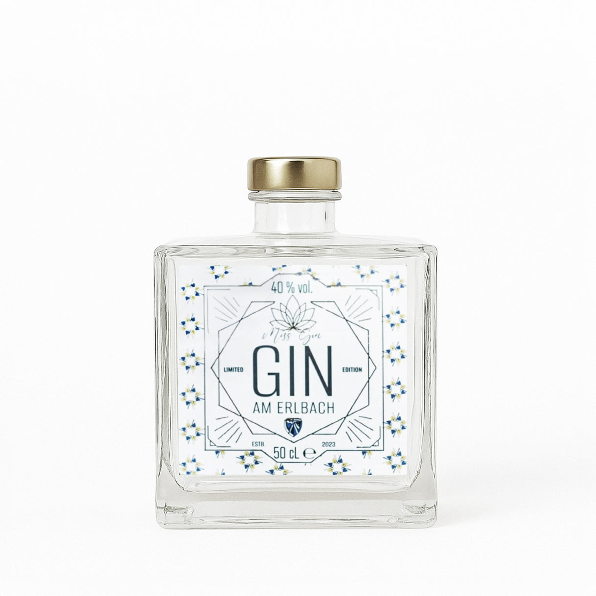 Gin am Erlbach - Ginflasche mit passender Frucht oder Botanical, stilvoll angerichtet