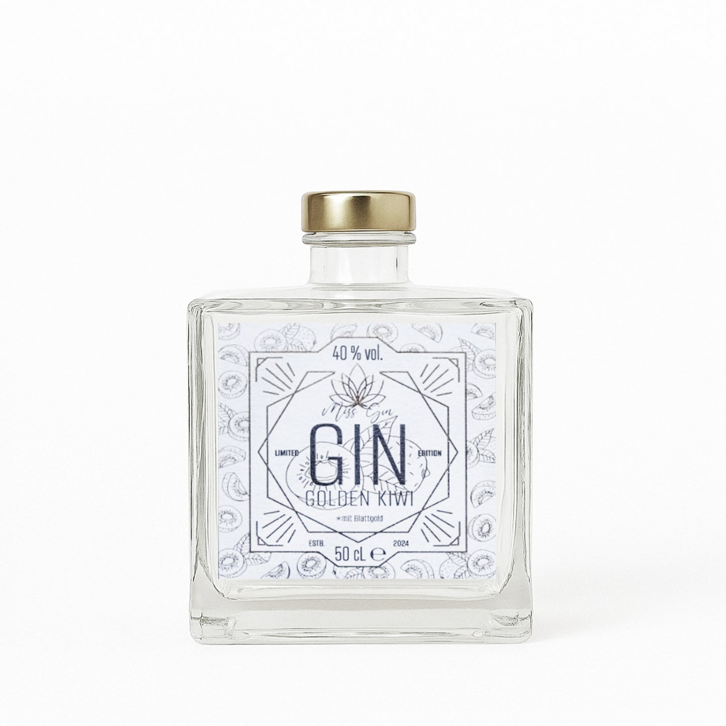 Golden Kiwi Gin - Ginflasche mit passender Frucht oder Botanical, stilvoll angerichtet