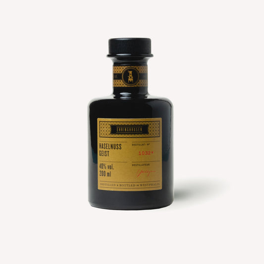 Haselnussgeist in 200 ml-Flasche – traditionell gebrannter Geist aus gerösteten, handverlesenen Haselnüssen mit intensivem Aroma.
