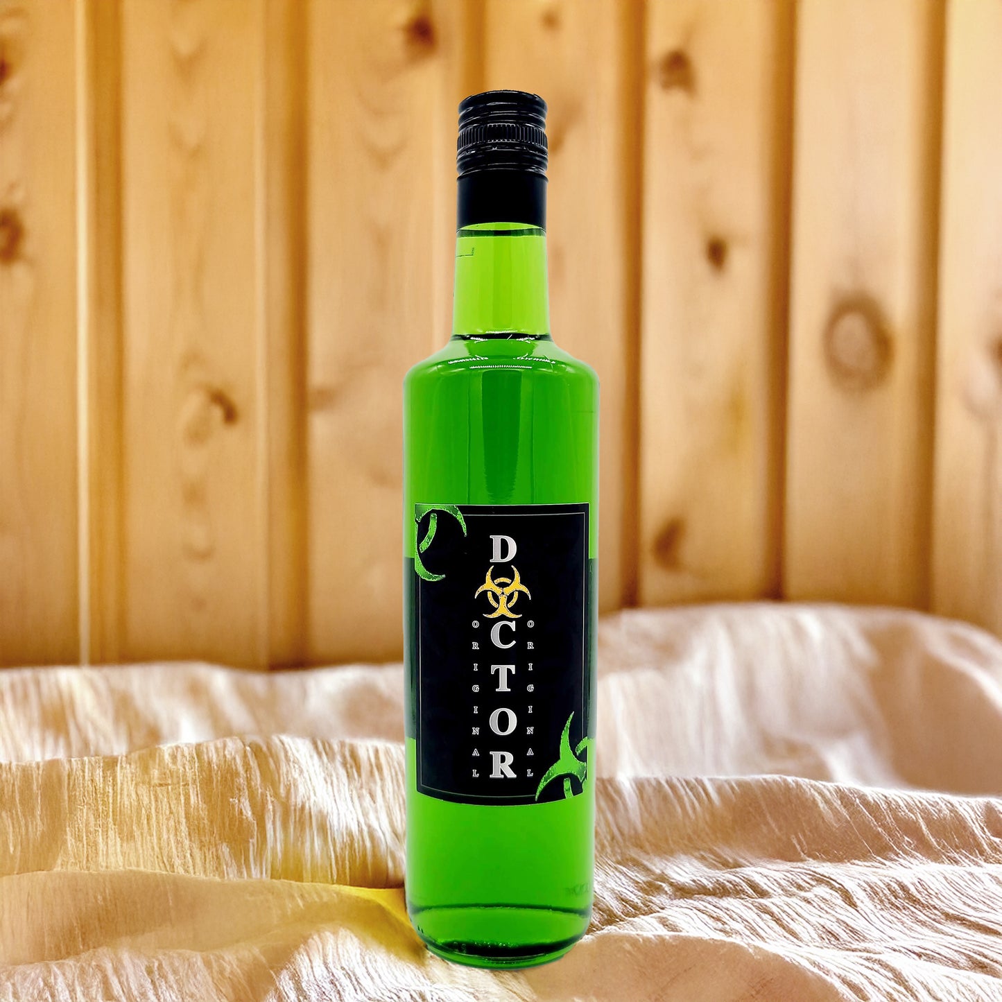 Doctor Likör in 700 ml-Flasche – fruchtiger Likör mit Vodka, Apfelsaft, Waldmeister und Orangennote, ideal für Cocktails oder pur.